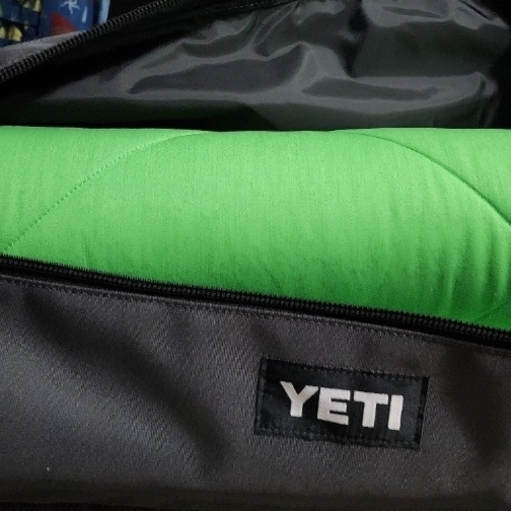 YETI - Lowlands Blanket w/Travel Bag Canopy Green - Discontinued Color
